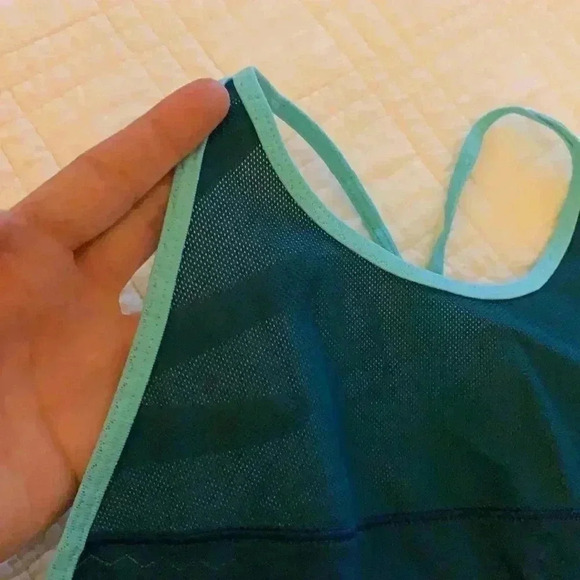 Under armour top - Picture 4 of 6